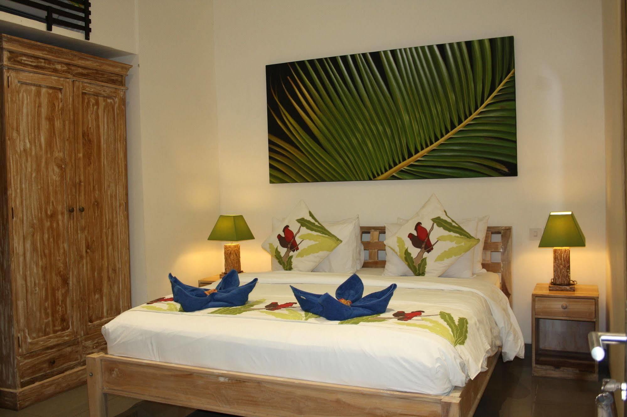 Gili Pearl Three Bedroom Villa Gili Trawangan Extérieur photo